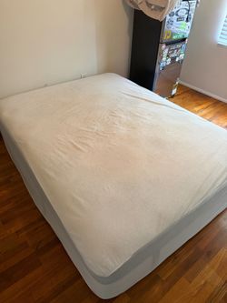 Queen mattress + box spring