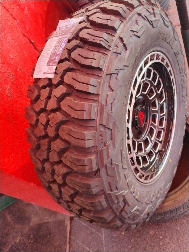 LT 285 70 17 MT New Set