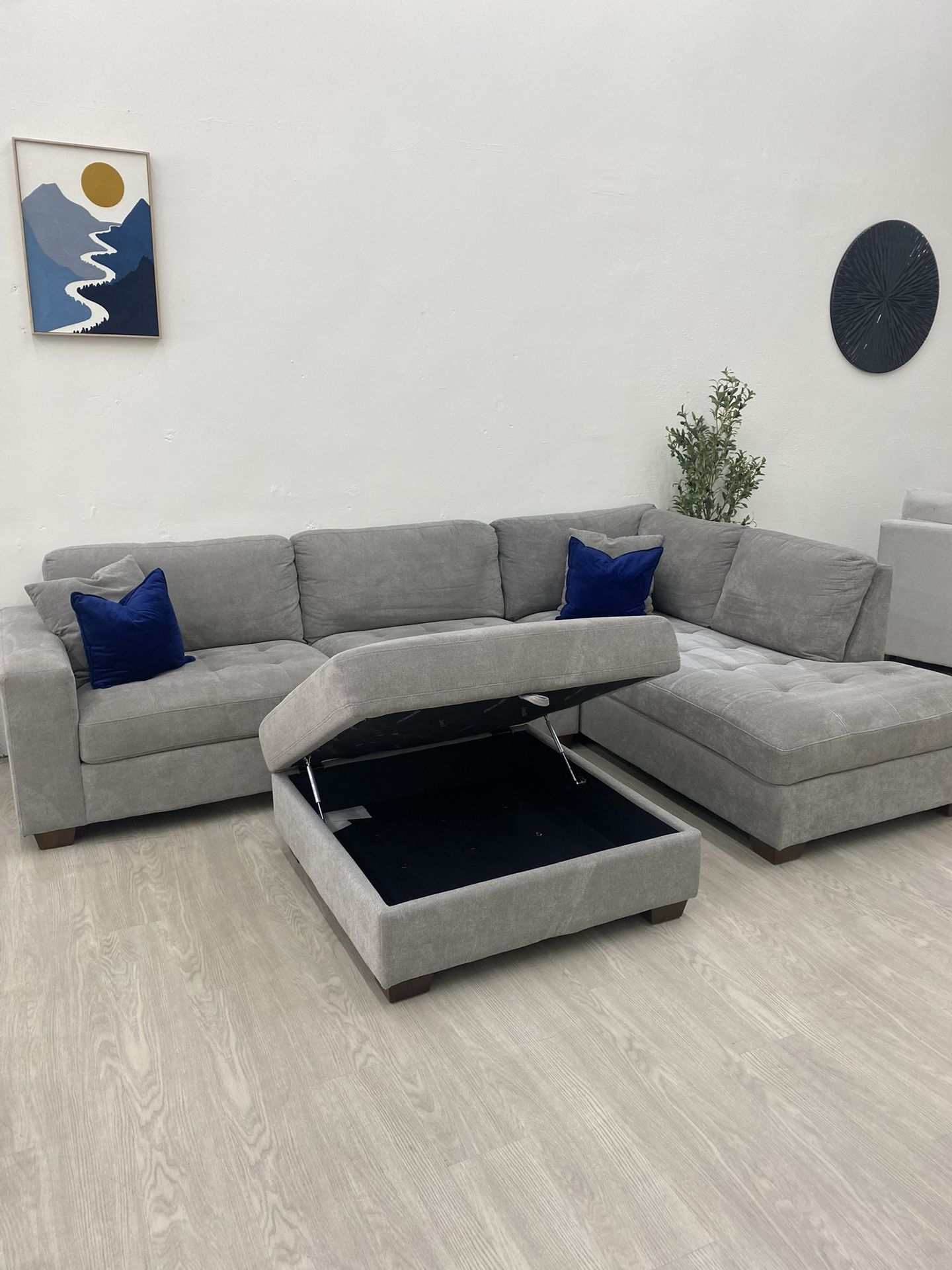 Thomasville miles sectional couch w ottoman