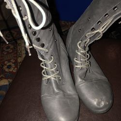 Pierre Dumas Gray midcalf Boots. Size7M