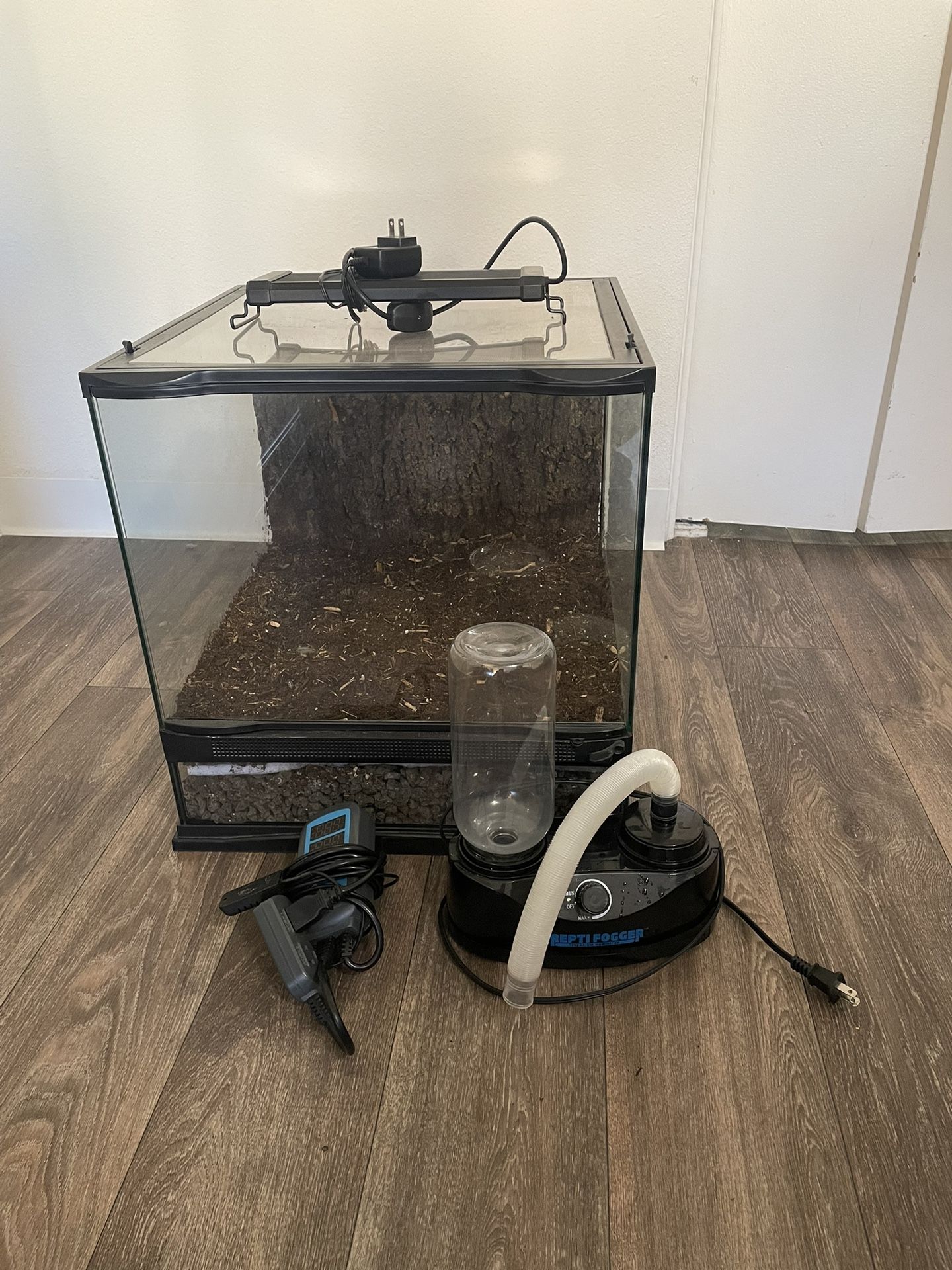 ZooMed 18” Terrarium and Humidity Control