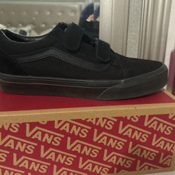 BLACK VANS