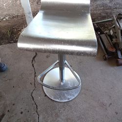 Up & Down Salon Chair