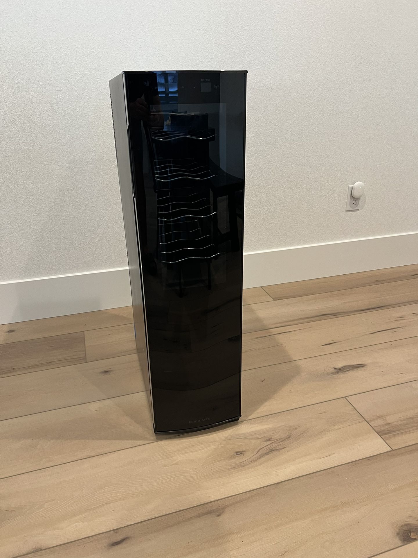 Frigidaire 18 Bottle Wine Fridge