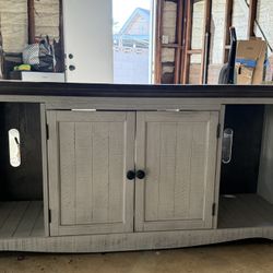 Ashley Furniture – Havalance Collection – Good condition – No damage