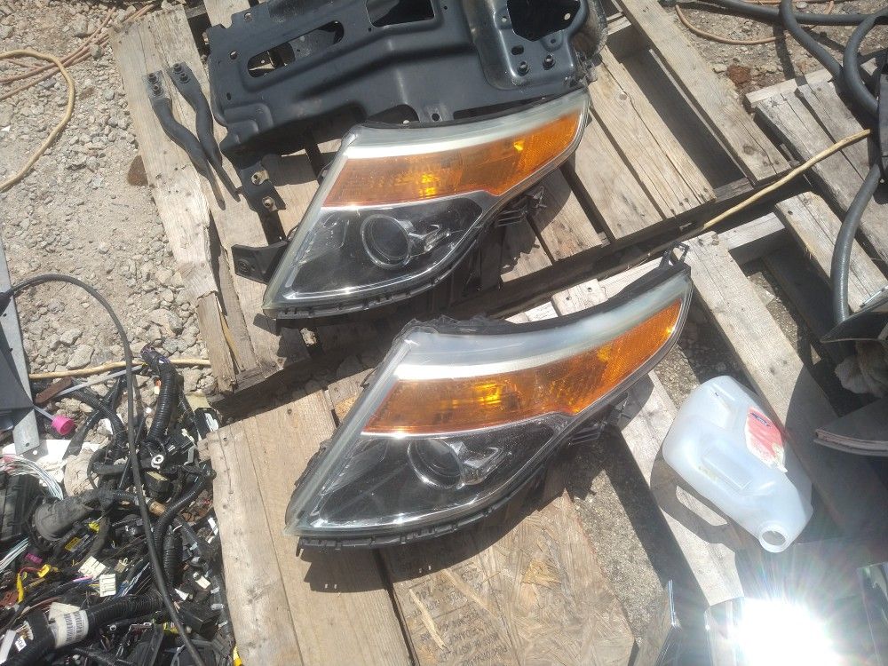 Two Driver Side Ford Explorer Headlights For 2010 To 14 Body Style One Is Better Than The Other