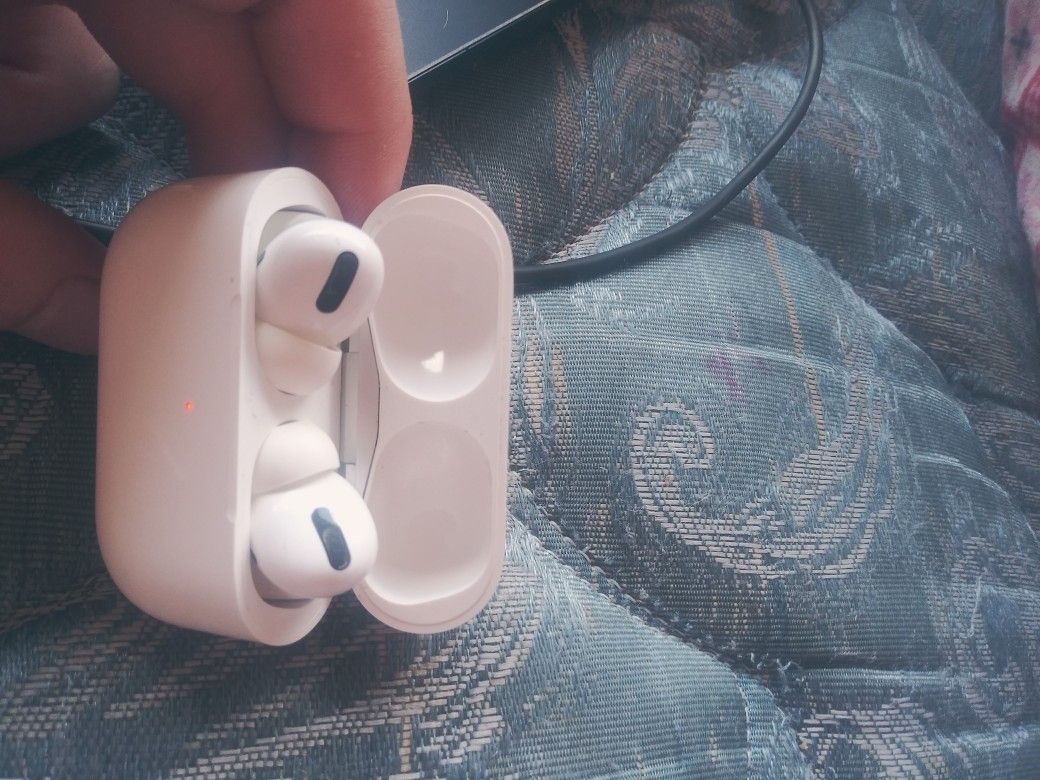 White Air Pod Pros