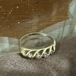 Women’s Vintage 14k Gold Ring With Tiny Diamonds 