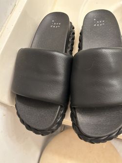 Very Nice And Brand New Sandals 25.00 Size 7