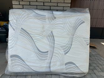 Novaform queen mattress 60x80x14”