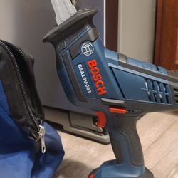 Bosch 18V Saw Kit 