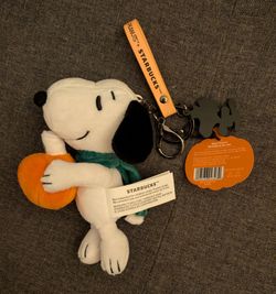 2026 Starbucks x peanuts Snoopy keychain plush Halloween pumpkin bag charm