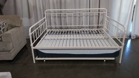 White frame trundle bed