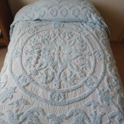 Twin Chenille Fringed Bedspread 