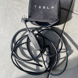 Tesla 240 And 110 Watts Wall Cable