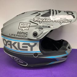 OAKLEY adidas SE4 Polyacrylite Team Edition 2 (Gray, Medium)