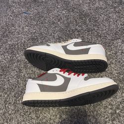 Jordan 1 low Travis Scott x reverse mochas