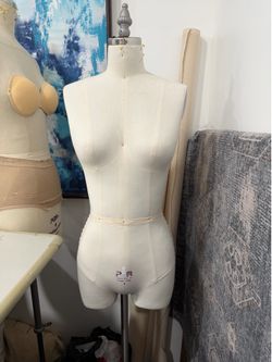 Size 4 pgm dress form