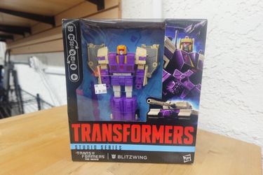 Transformers Studio Series Leader Class Blitzwing Toy Figure