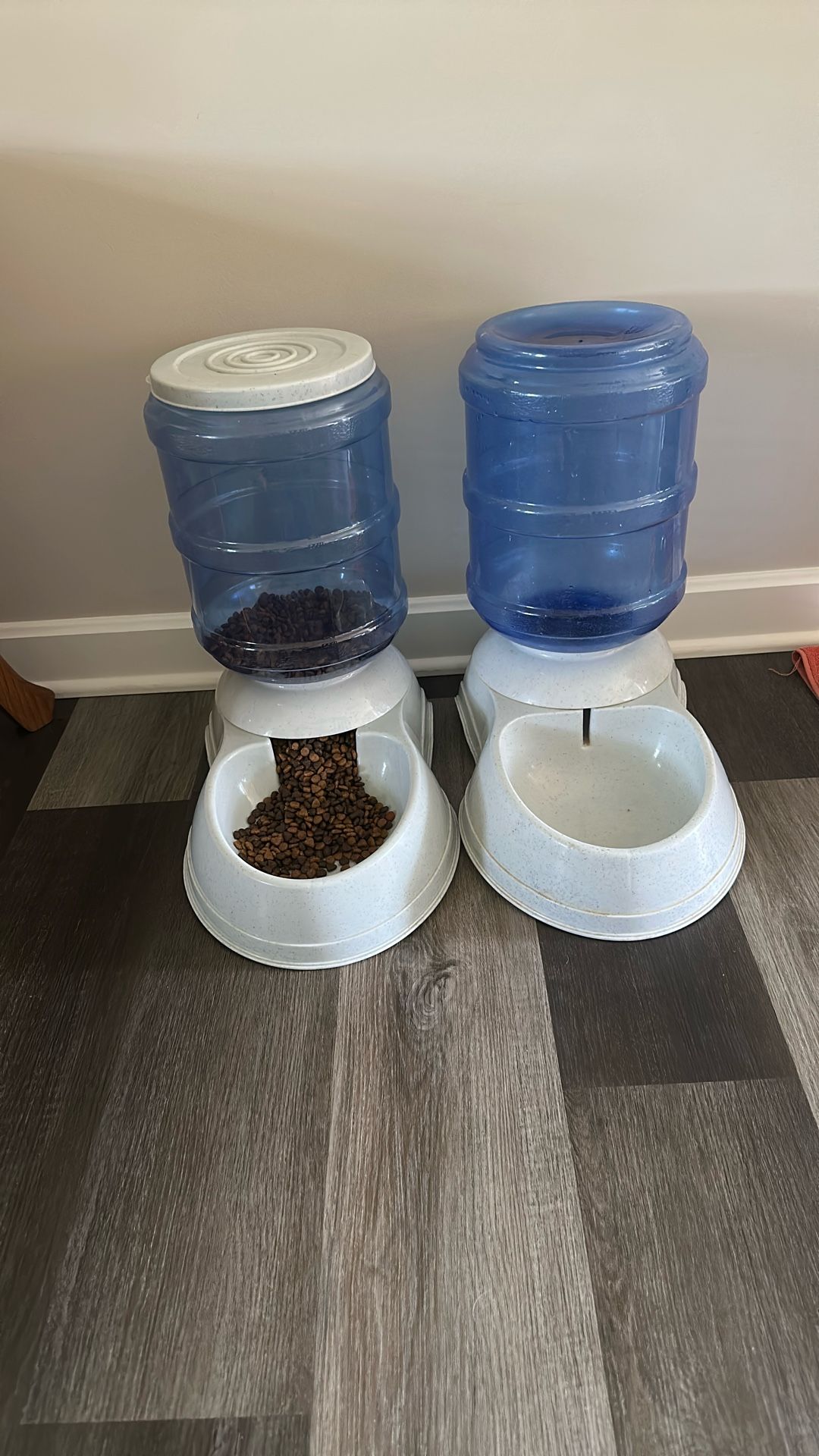 XL Food And Water Feeder