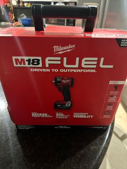 Milwaukee M18 FUEL Impact Wrench Kit