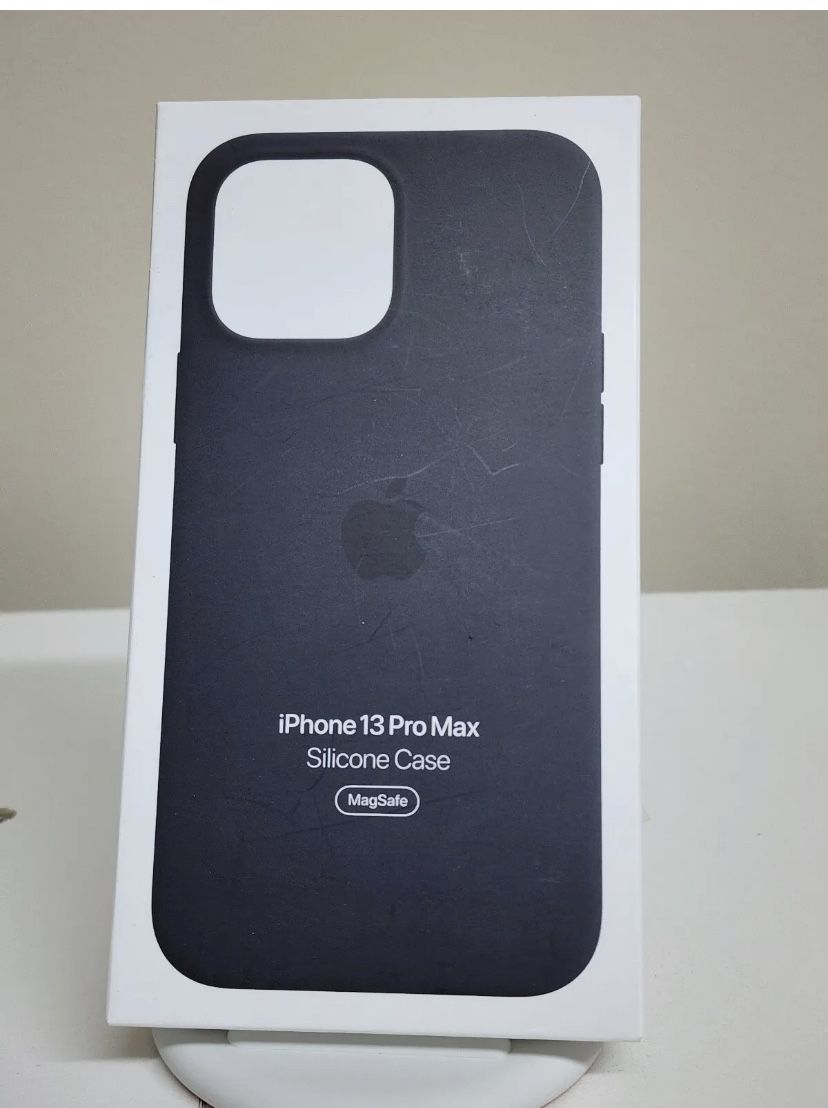 Genuine Apple iPhone 13 Pro Max (6.7") Silicone Case w/ MagSafe - Midnight Black