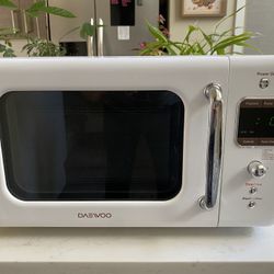 Daewoo KOR-7LREW retro look microwave