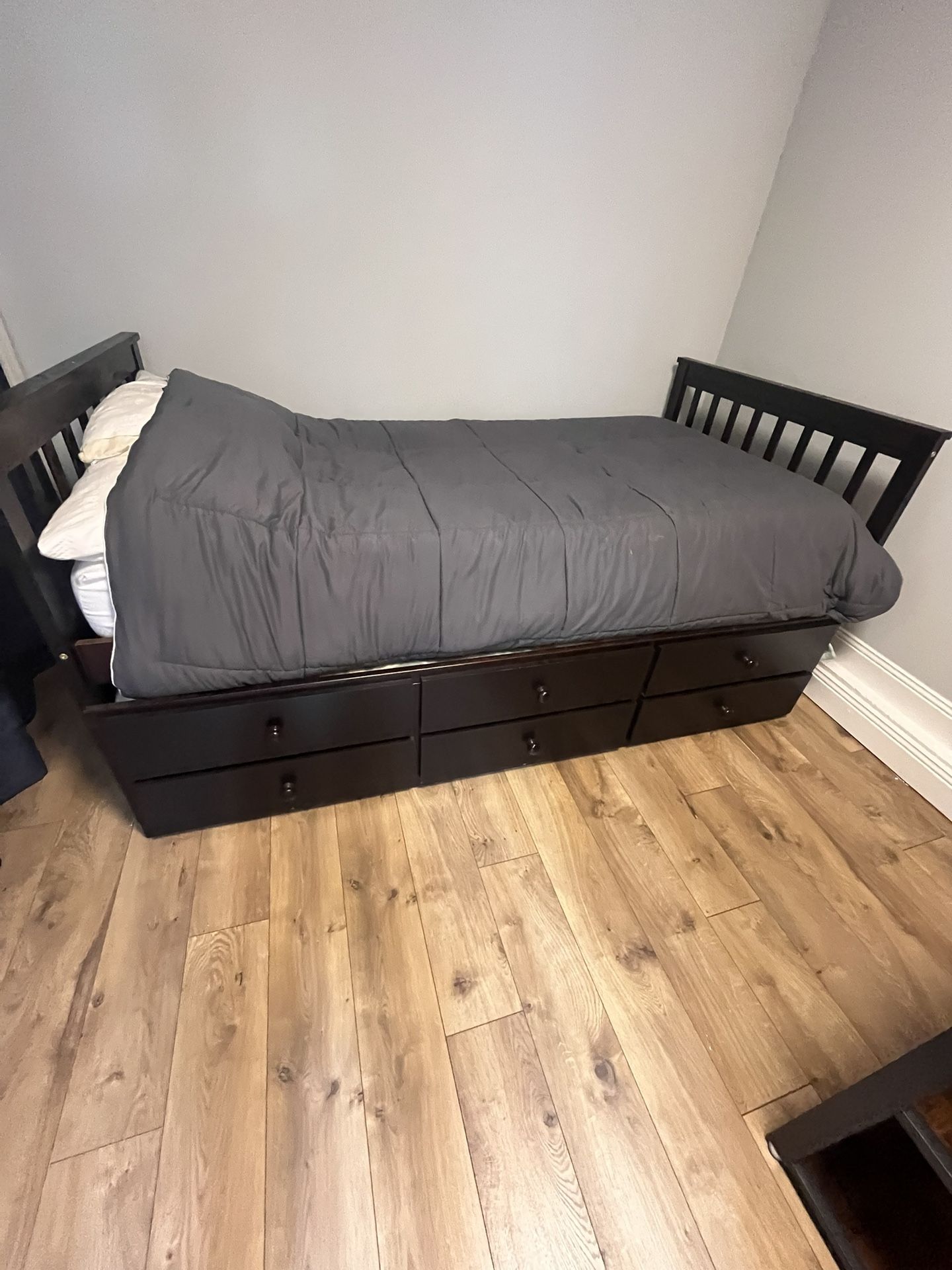 Trundle Bed with Drawers