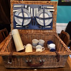 Authentic English Pinochet Basket W/!4 English Ironstone Settings-vintage