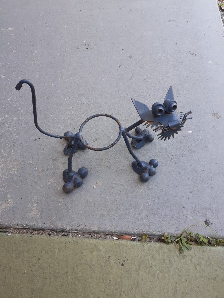 Cute Rustic Metal Garden Decor Plant Holder