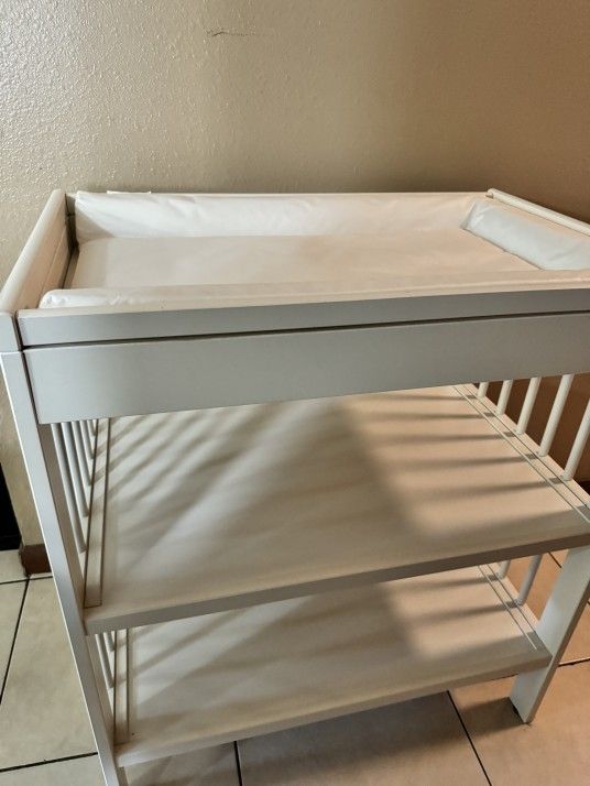 Changing Table With Matress Pad