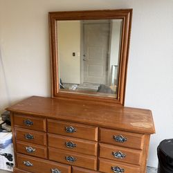 Dresser set