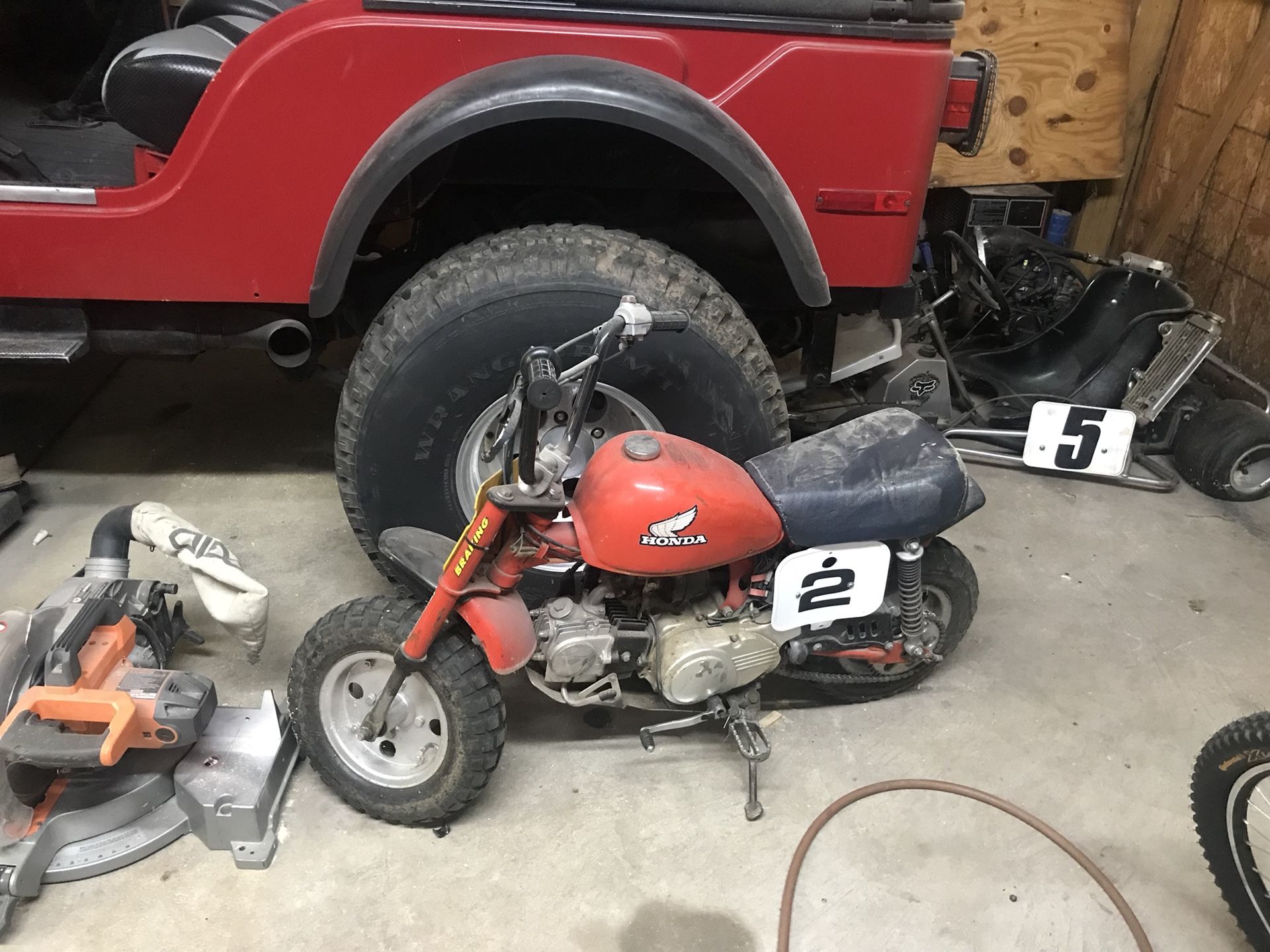 Z50 Honda 1970s has a 125cc engine with clutch