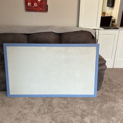 Bulletin / Cork Board 