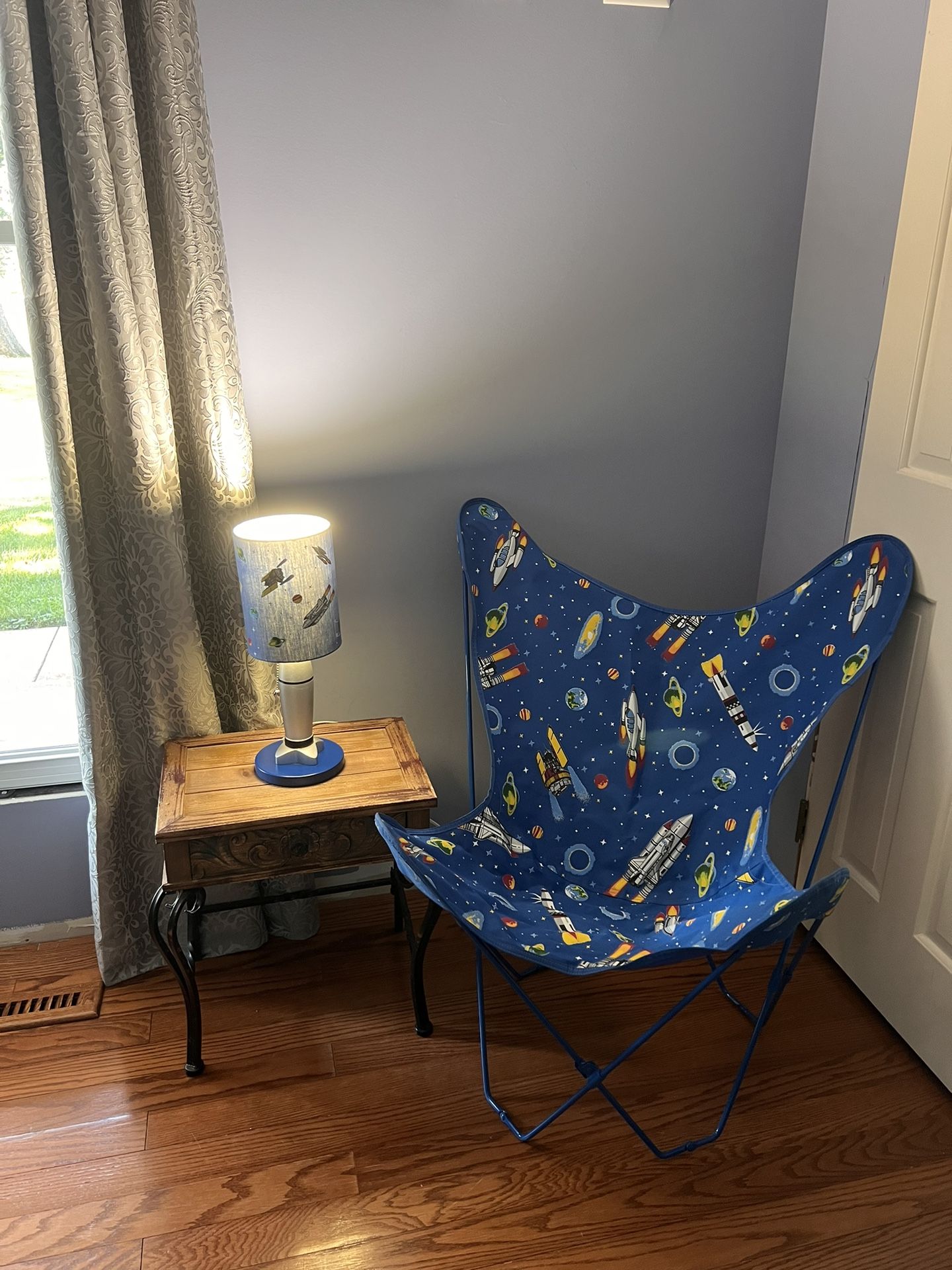 Chair & Lamp Space