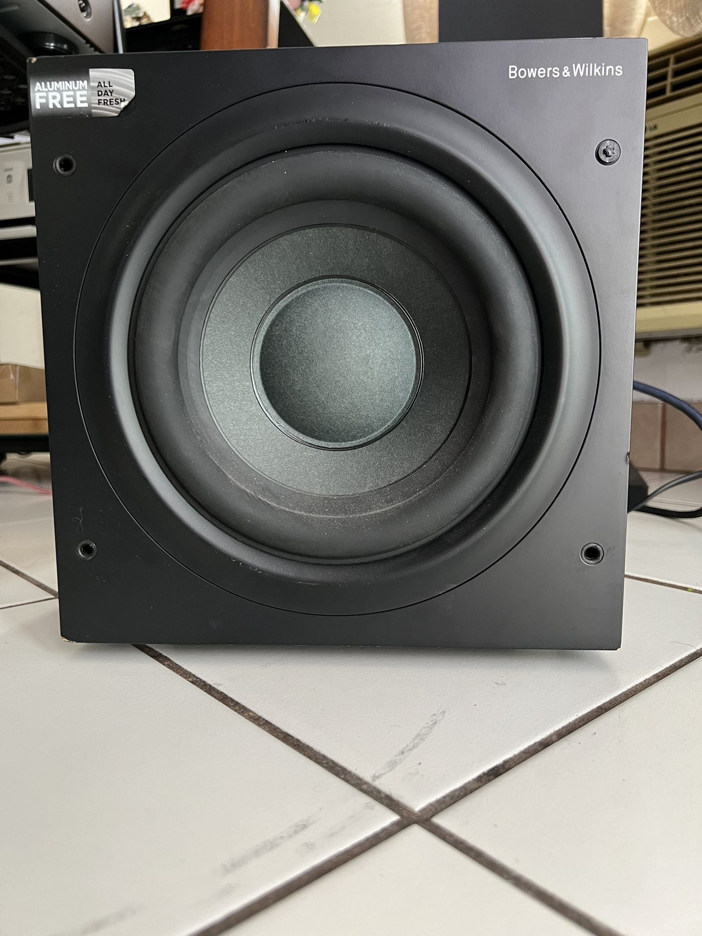 Bowers & Wilkins ASW608 Compact powered subwoofer)