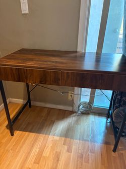 Desk table