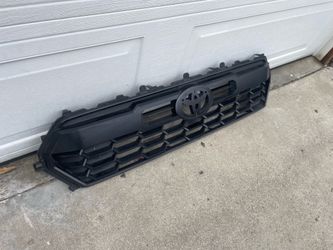 2026 Toyota Tacoma grill used Oem