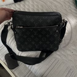 louis vuitton trio messenger bag 1,000