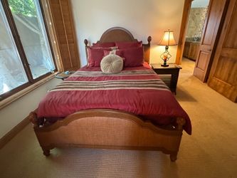 Queen size bed, desk and chair, end table , drawer with mirror, two lamps