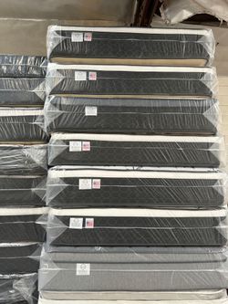 Queen Size Mattress Pillow Top 12"  New Mattress In A Plastic Sealed