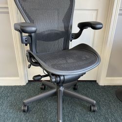 Herman Miller Aeron Size B - Graphite Finish