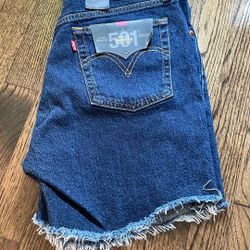 Levis Women Shorts  Please Read The Description 