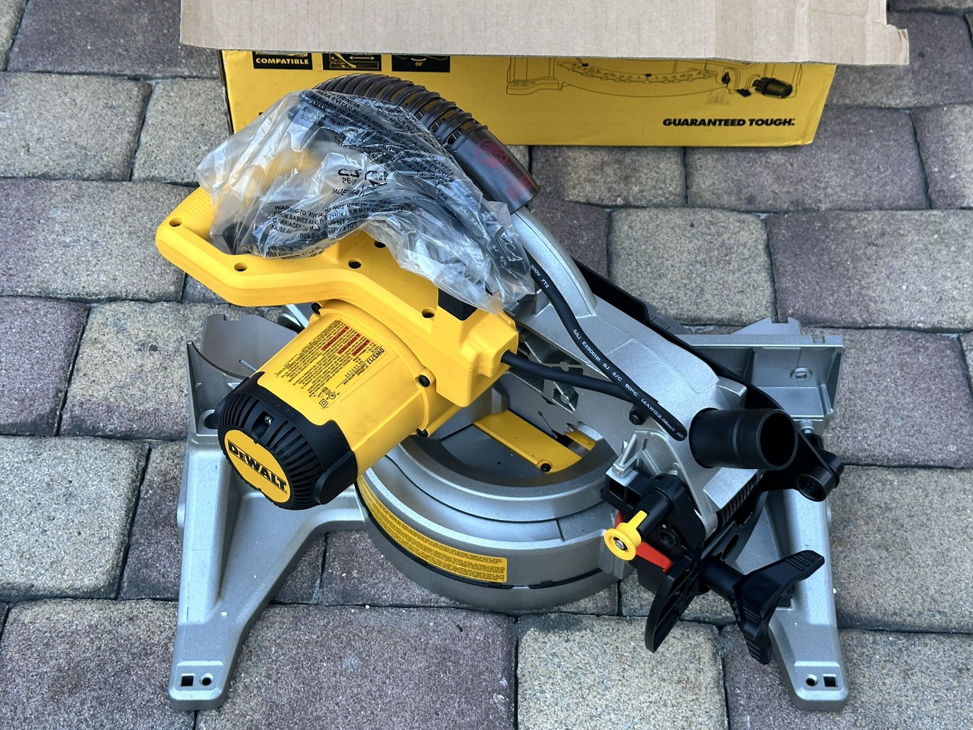 DEWALT 15 Amp Corded 10 in. Compound Single Bevel Miter Saw