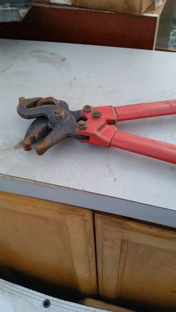 Large truck chain pliers