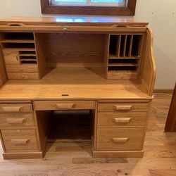 LOCKABLE DESK - PRISTINE CONDITION