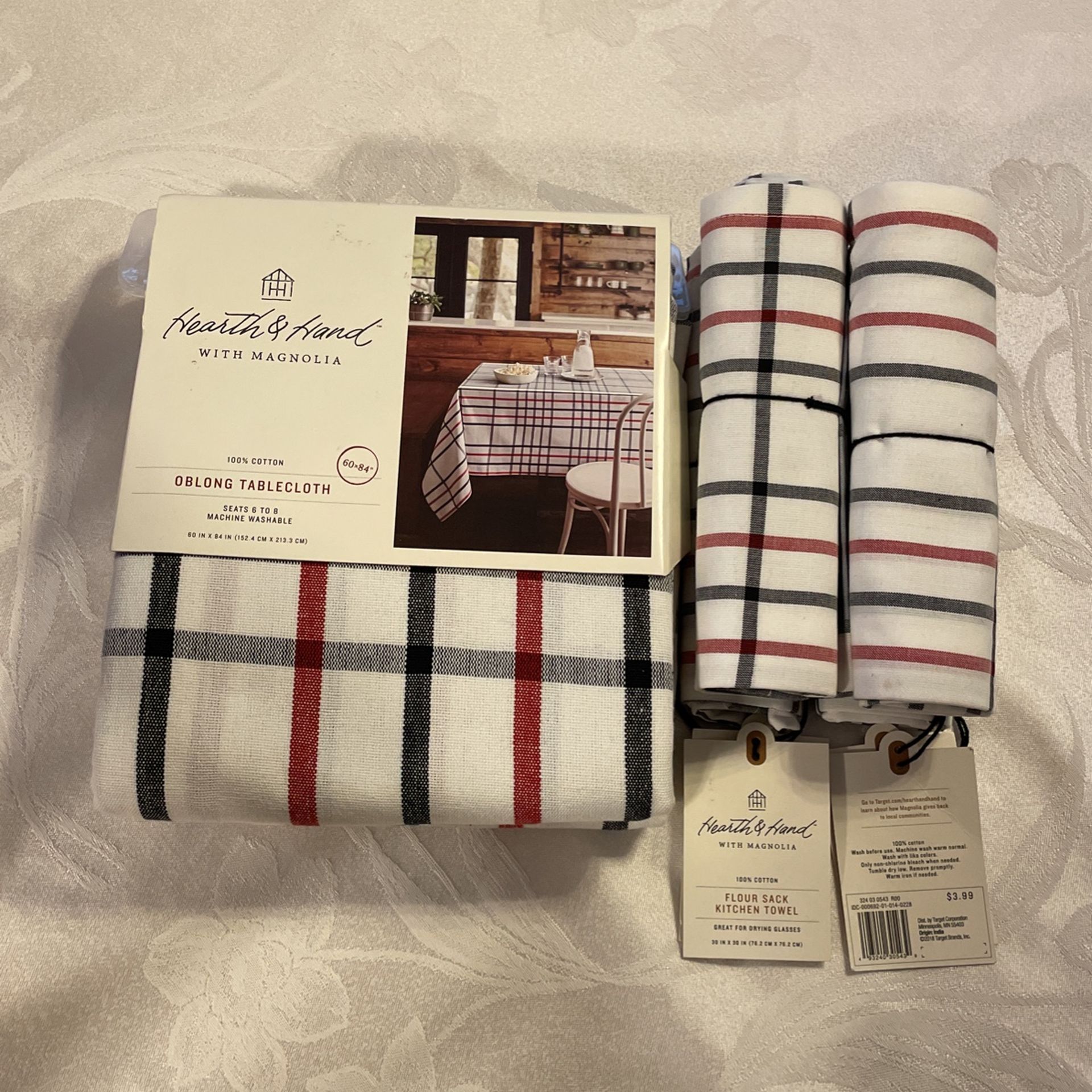 Hearth & Hand Tablecloth With 4 Kitchen Towels 