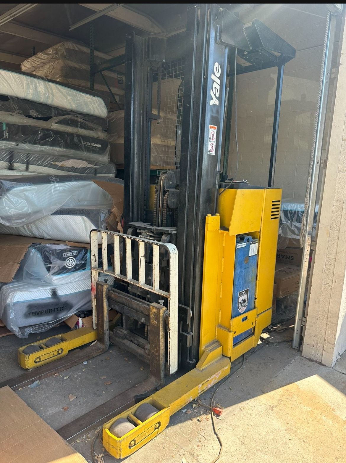 Standing Forklift WORKS NEEDS NEW BATTERY