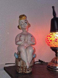 1950 ceramic liquid decanter, this is a rare find and brand new condition is excellent!