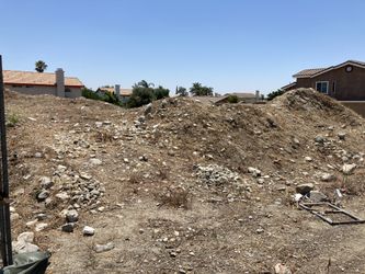 Free Dirt. U Pick Up. U Load. Tierra Gratis. Traiga Su Pick Up Y Pala.